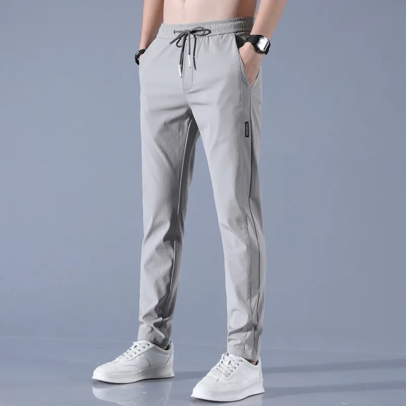 SilkTrend Luxe Sportbroek | Veelzijdige slim-fit zomerbroek gemaakt van ademend ijszijde voor ultiem comfort en stijl