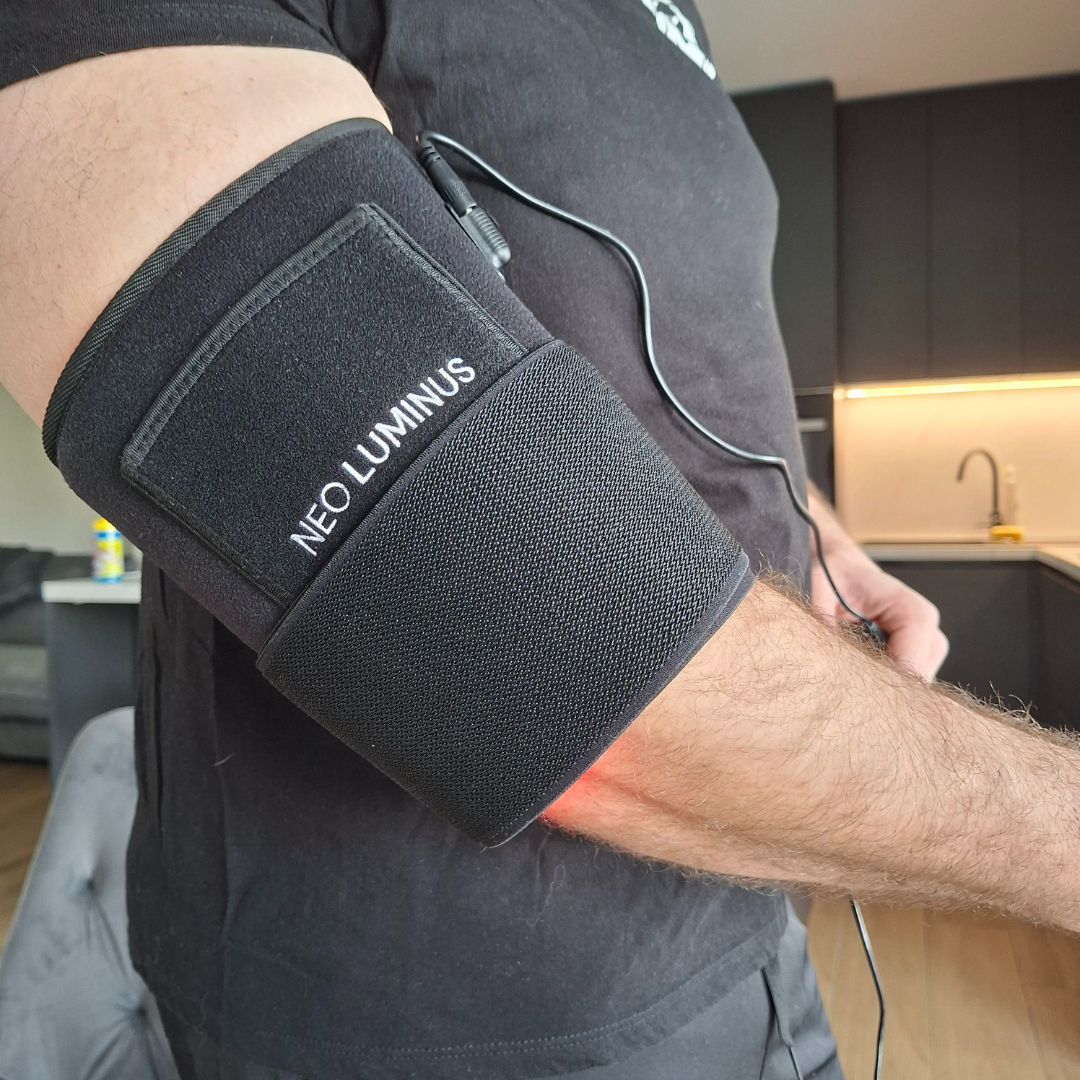 Elleboog- en gewrichtsondersteuning met dubbele rode en nabij-infrarode lichttherapie pad