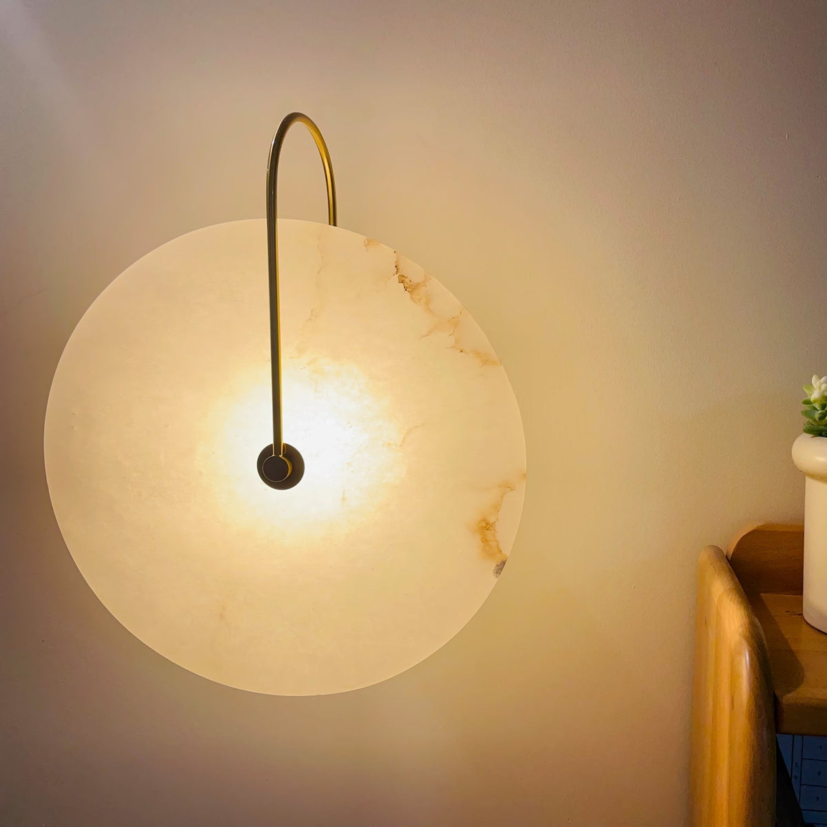 Kristy Alabaster LED Wandlamp Rond Iconisch Circulair