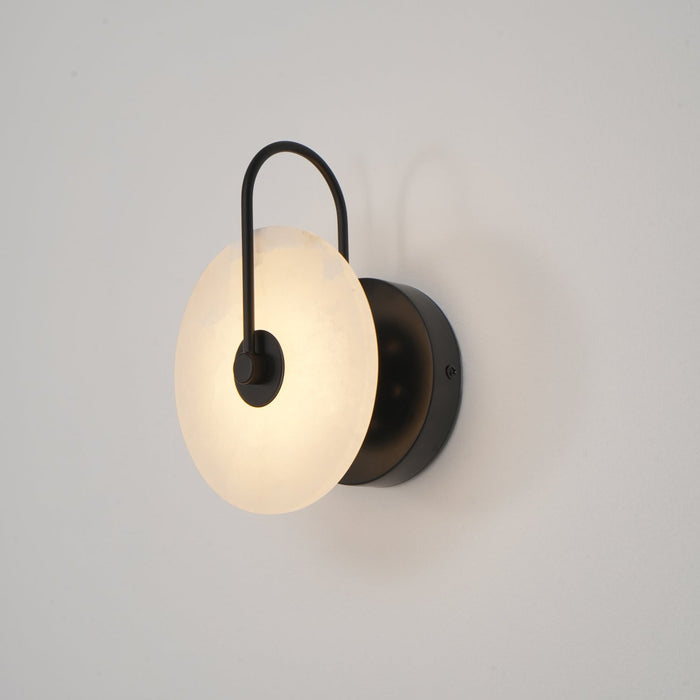 LED Wandlamp van Alabaster – Elegant en Rust in het Licht