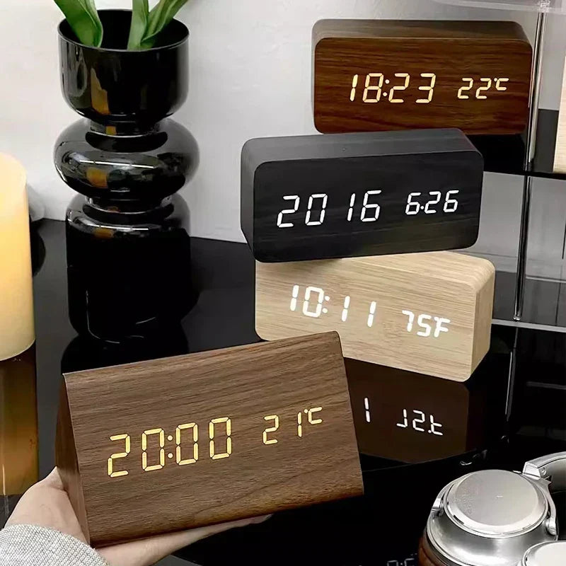 WoodWatch Wecker - LED-display met spraakbesturing en houten uitstraling