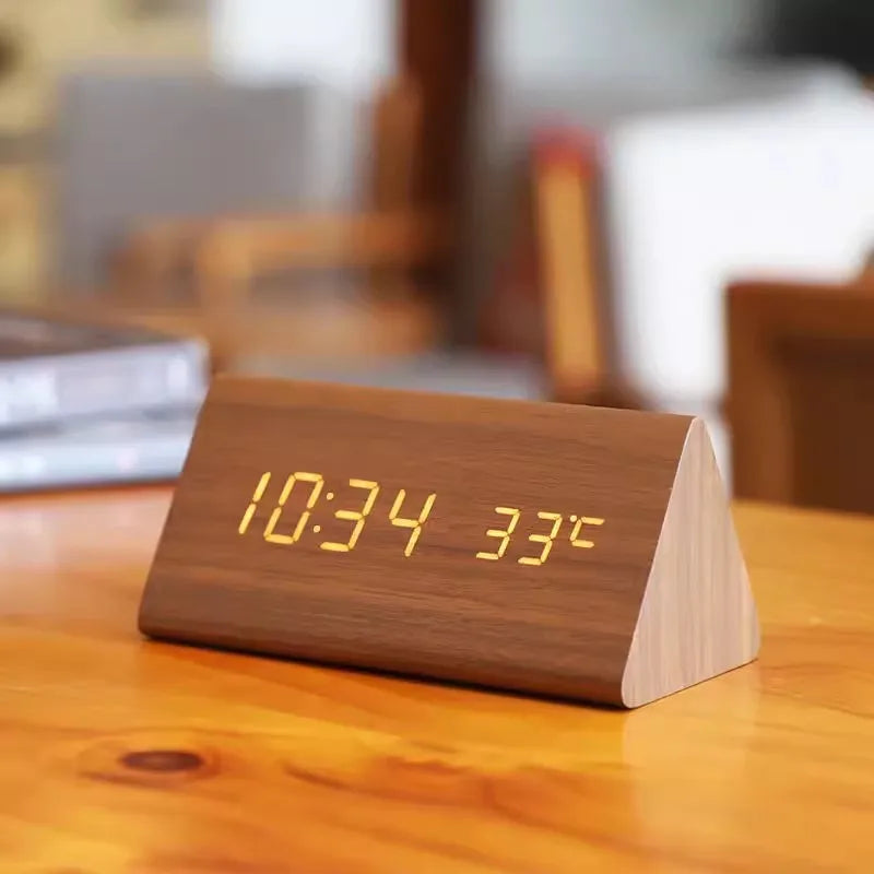 WoodWatch Wecker - LED-display met spraakbesturing en houten uitstraling