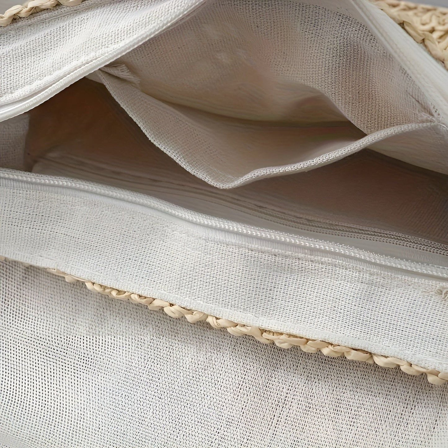Gevlochten Schoudertas voor Vrouwen in Stro met Verstelbare Band voor Zomerse Looks