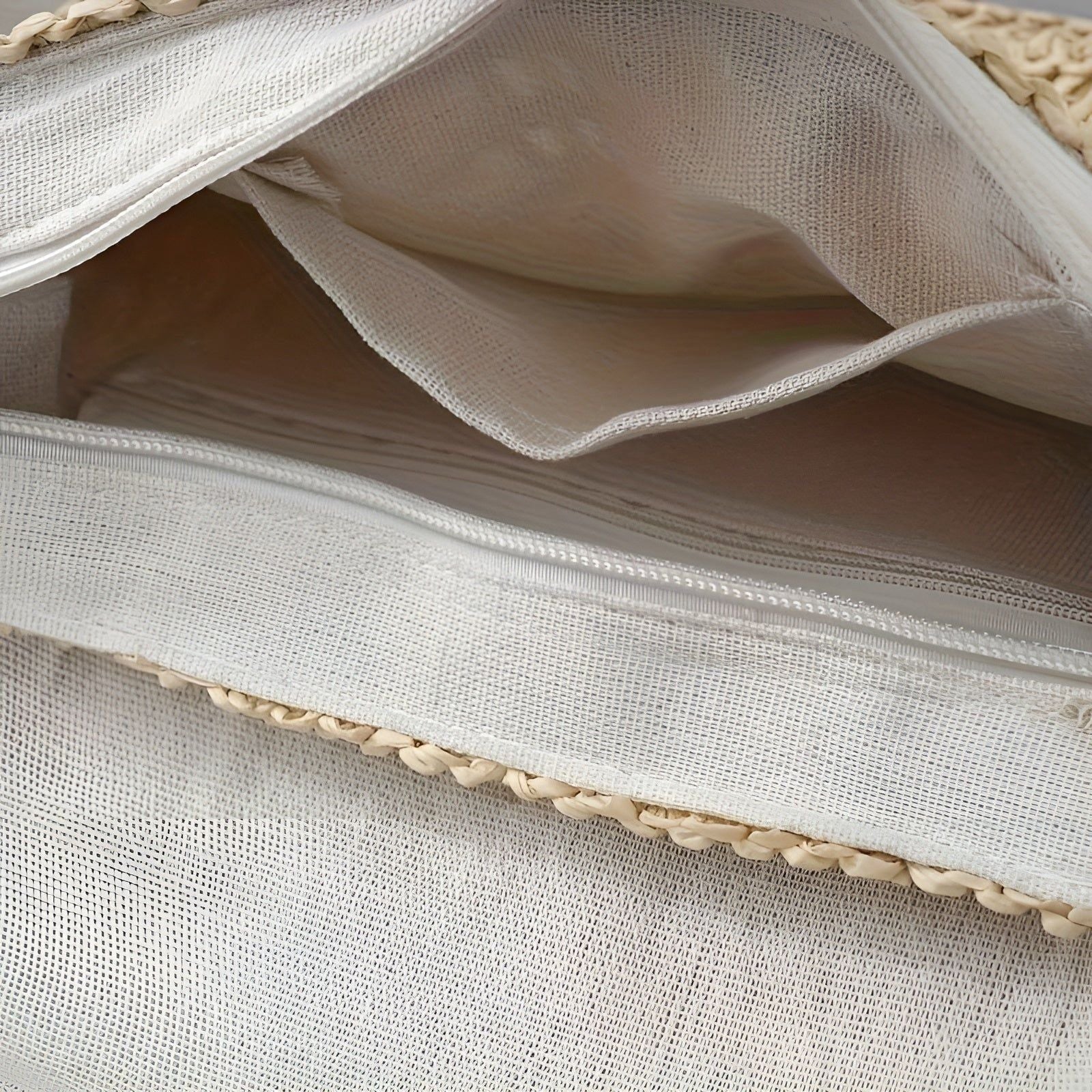 Gevlochten Schoudertas voor Vrouwen in Stro met Verstelbare Band voor Zomerse Looks