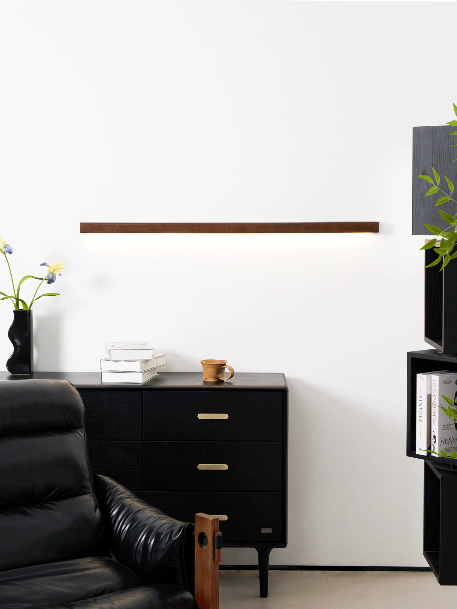 Lustra Wandlamp Lineair Hout en LED Minimalistisch Design