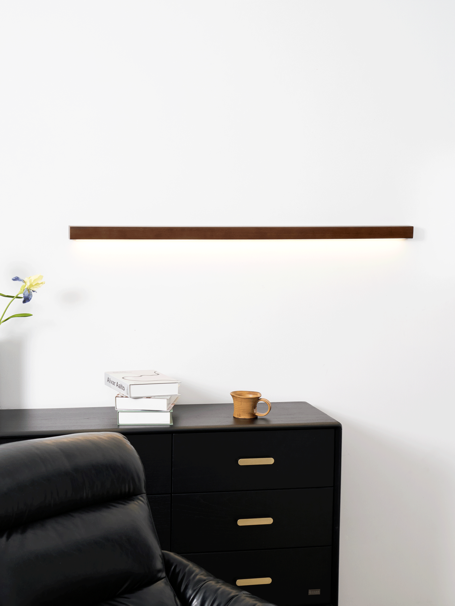 Lustra Wandlamp Lineair Hout en LED Minimalistisch Design