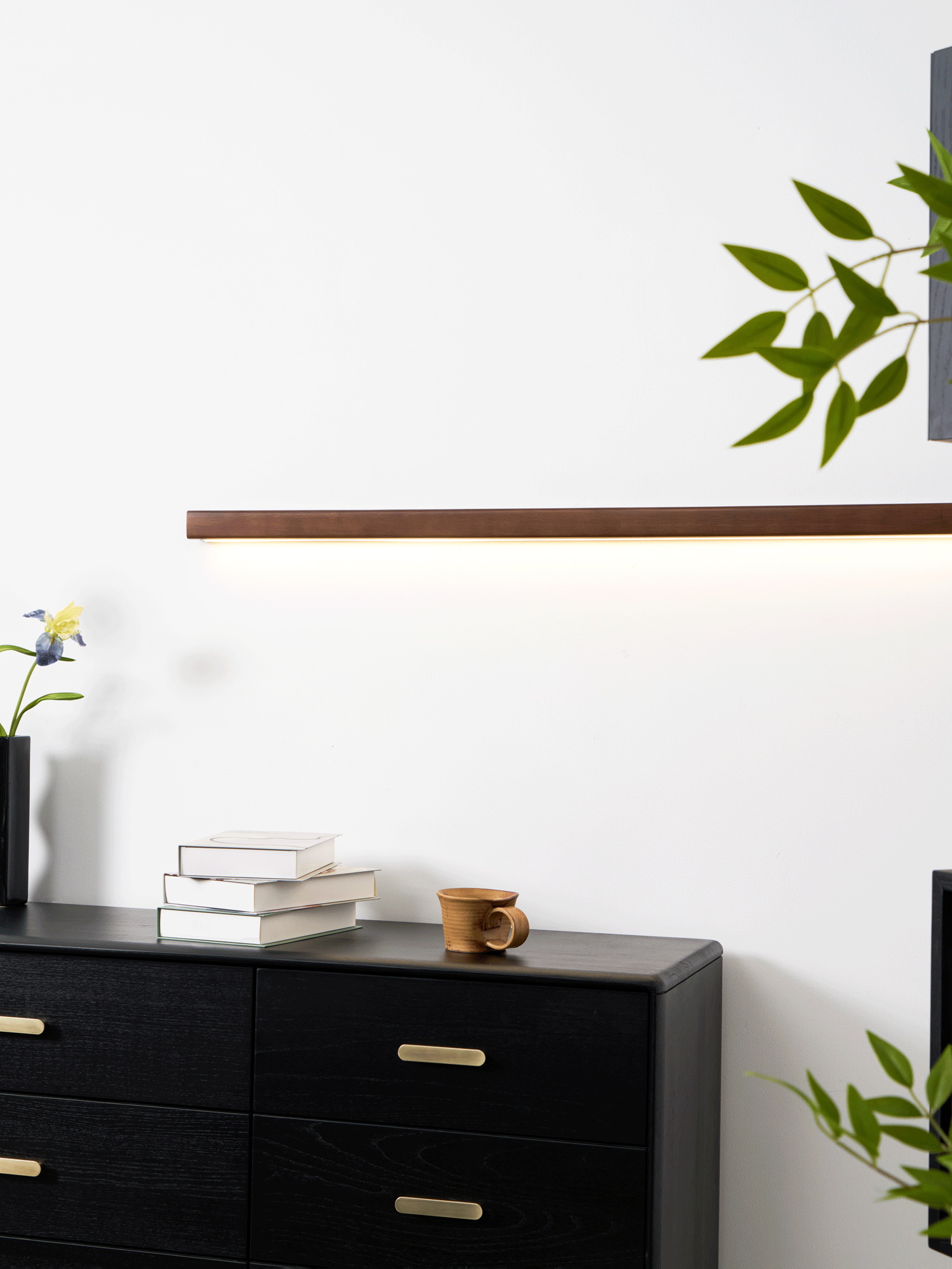 Lustra Wandlamp Lineair Hout en LED Minimalistisch Design