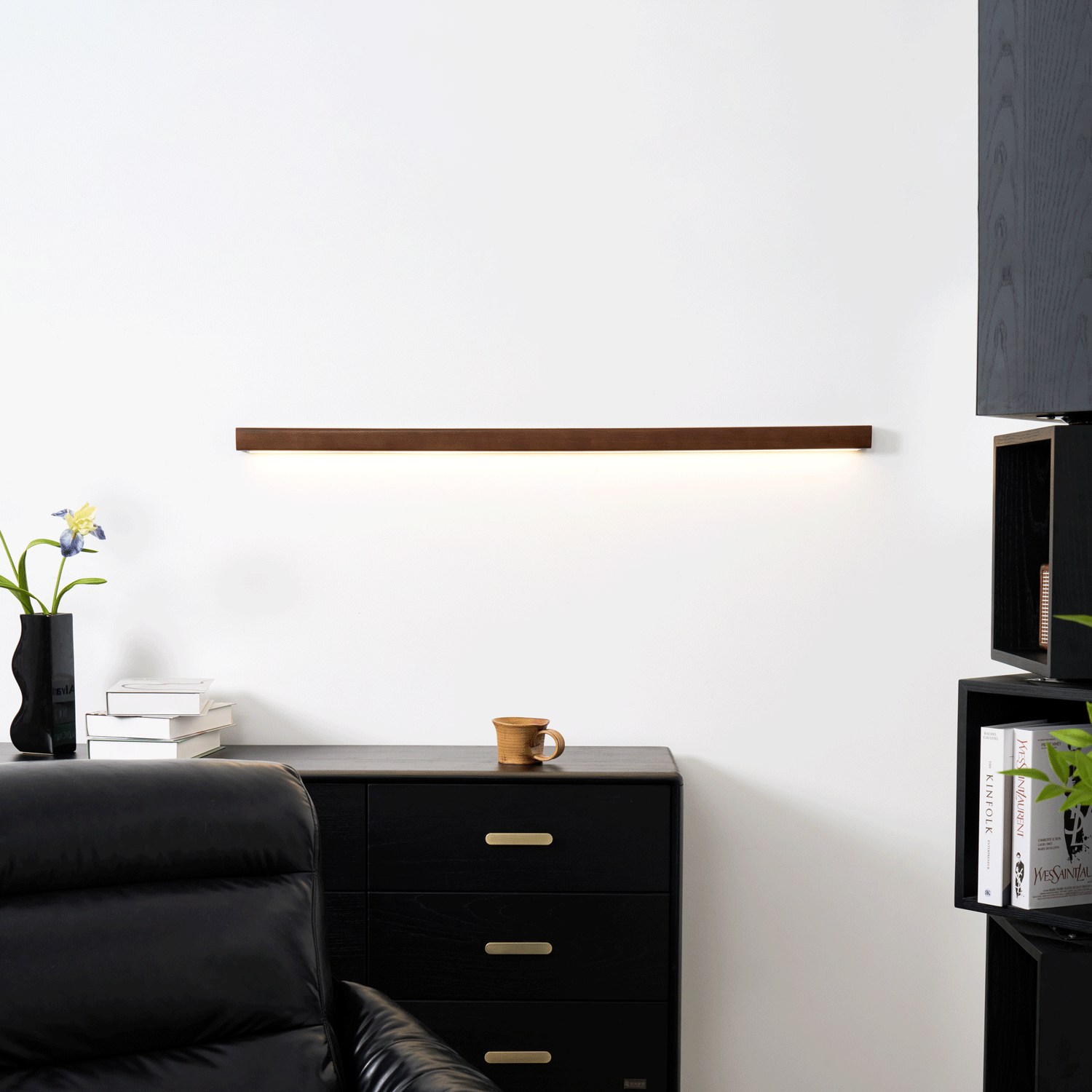 Lustra Wandlamp Lineair Hout en LED Minimalistisch Design