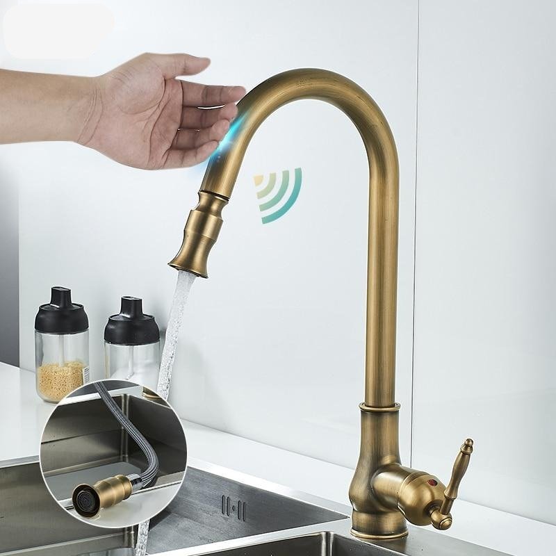 SMARTSPOUT – Keukenkraan met uittrekbare sproeikop in antiekbrons en met aanraaksensor