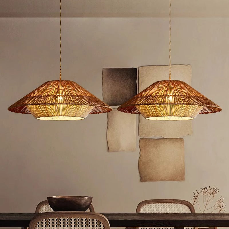 Bamboe geweven hanglamp met brede conische kap