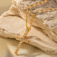 Kruis Ketting met Gouden Afwerking, Sprankelende Zirkonia en Spirituele Stijl