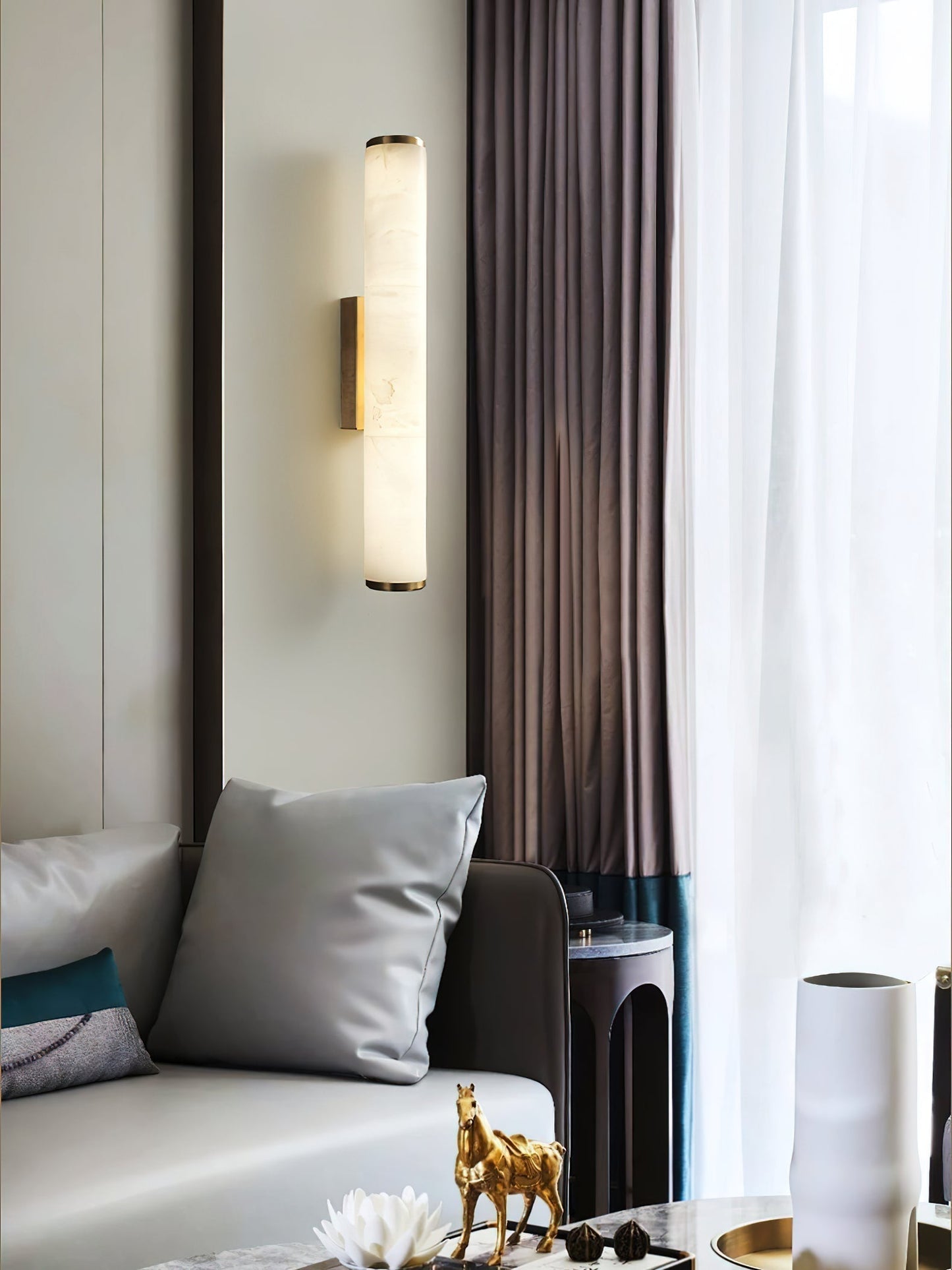 Arcus Wandlamp Elegant Minimalistisch Modern in Messing en Alabaster