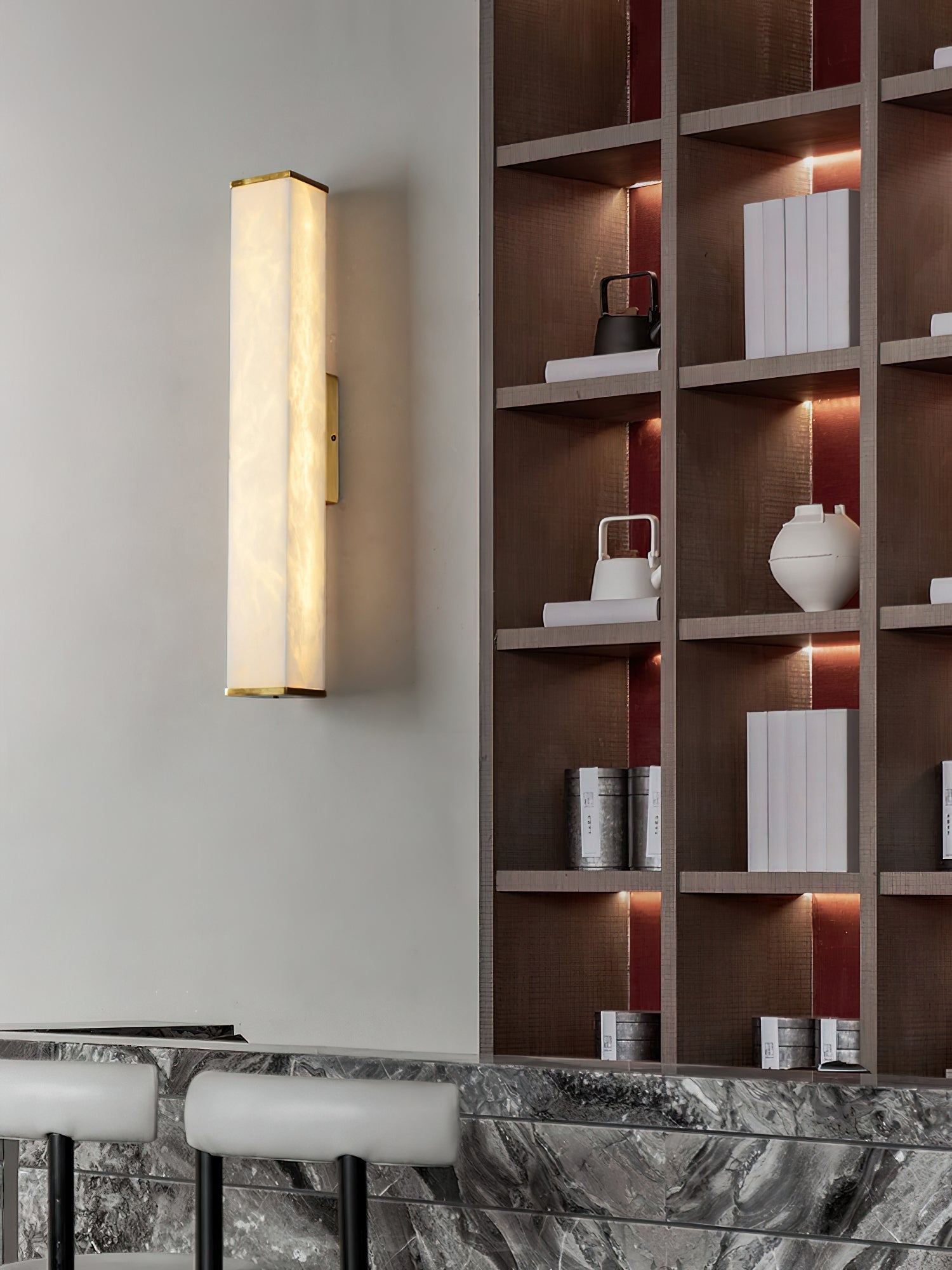 Arcus Wandlamp Elegant Minimalistisch Modern in Messing en Alabaster