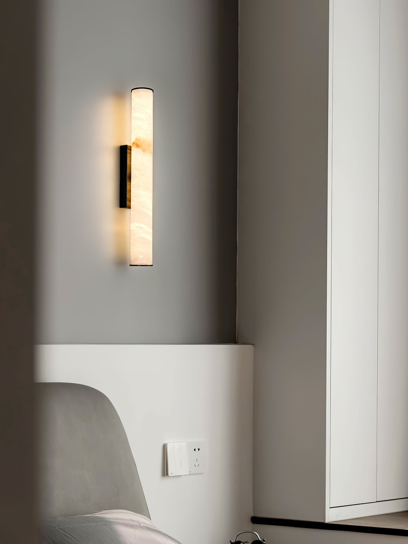 Arcus Wandlamp Elegant Minimalistisch Modern in Messing en Alabaster