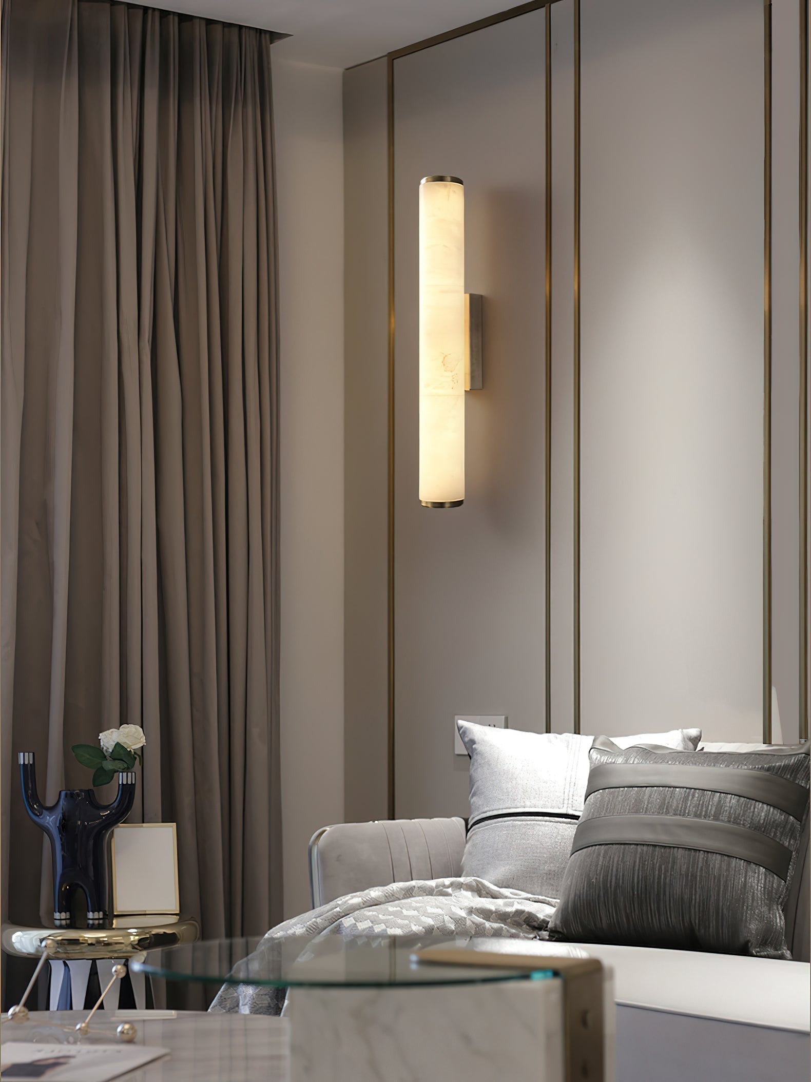 Arcus Wandlamp Elegant Minimalistisch Modern in Messing en Alabaster