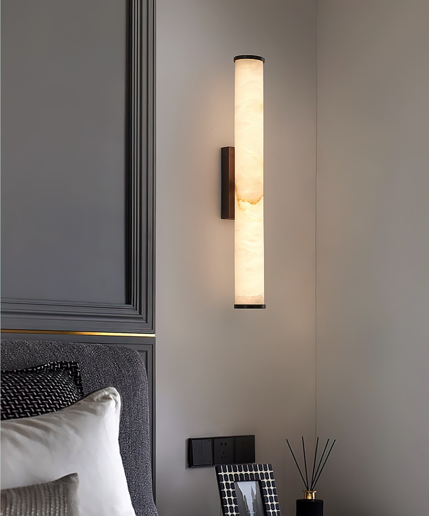 Arcus Wandlamp Elegant Minimalistisch Modern in Messing en Alabaster