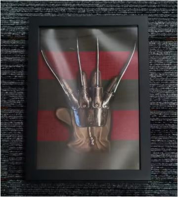 Freddy Krueger Handschoen & Trui Shadow Box | A Nightmare on Elm Street Houten Fotolijst