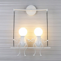 LED wandlamp mannetje op schommel Decoratie