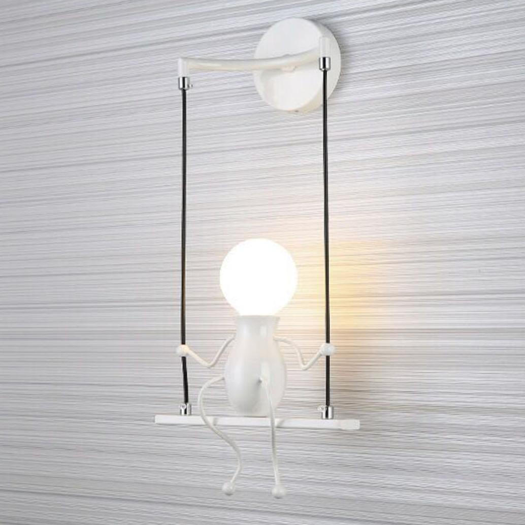 LED wandlamp mannetje op schommel Decoratie