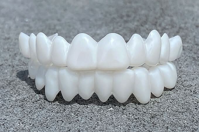 DenturaFlex | Aanpasbare Tandprothese met Natuurlijke Uiterlijk voor Comfort
