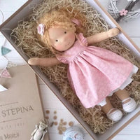 Selina – Handgemaakte Katoenen Waldorf-pop voor creatief spel