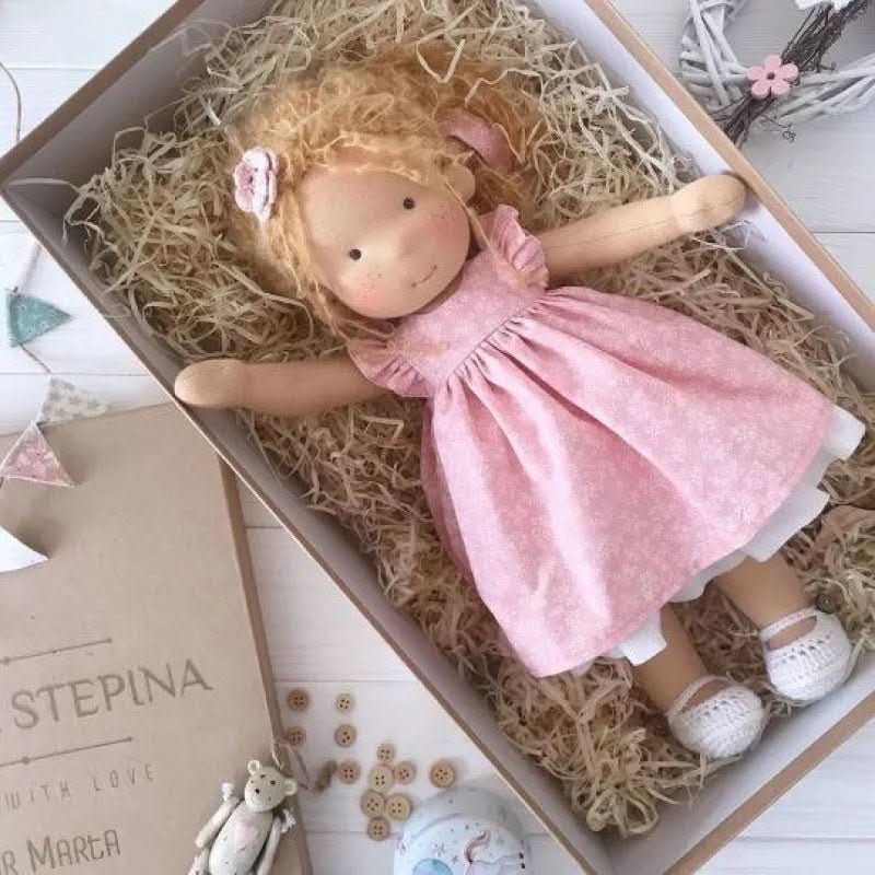 Selina – Handgemaakte Katoenen Waldorf-pop voor creatief spel