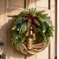 Handgemaakte Boheemse Winterkrans | Klokken, Dennenappels & Bessen | 43 cm | Binnen/Buiten