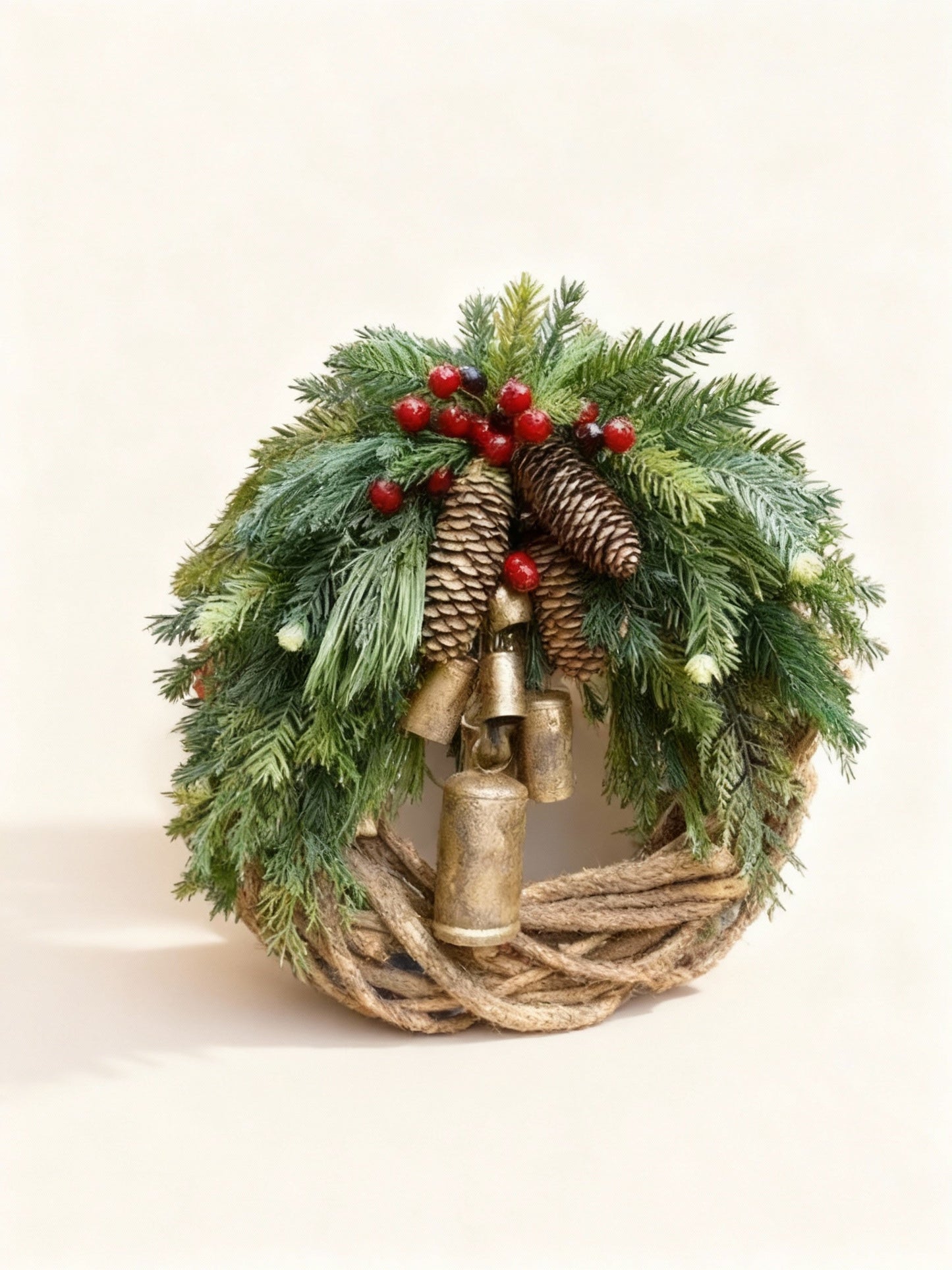 Handgemaakte Boheemse Winterkrans | Klokken, Dennenappels & Bessen | 43 cm | Binnen/Buiten