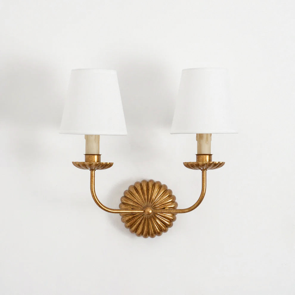 Axiom Wandlamp van Antiek Goudmetaal en Vintage Industrieel Stof