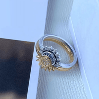 Sprankelende Zilveren Kristallen Ring – Elegante 925 Sterling Zilveren Ring met Maan- & Zonnendesign