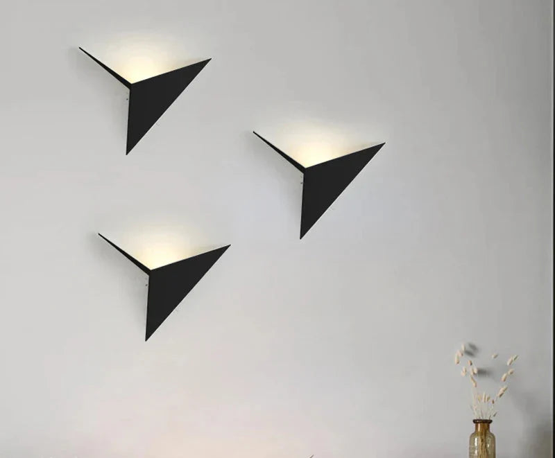 NoctiLux geometrische LED wandlamp  | Eigentijdse bedverlichting voor moderne huizen