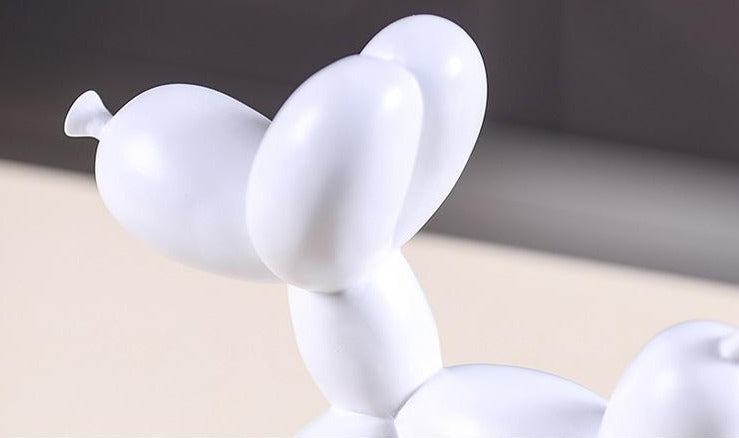 Artisano Luxe Ballon Hond Sculptuur | Exquisite handgemaakte hars kunstwerk dat een speelse touch toevoegt aan elke luxe decor