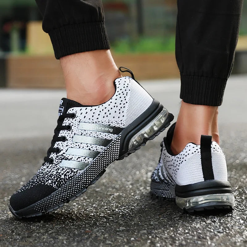 LuxeStride Elite Hardloopschoenen | Lichtgewicht, ademende trainers ontworpen voor vrouwen om de prestaties en het comfort tijdens marathons en trainingen te verbeteren.
