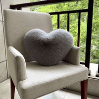HUGNEST – Hartvormig Kunstbont Kussen voor Warme & Moderne Woonruimtes