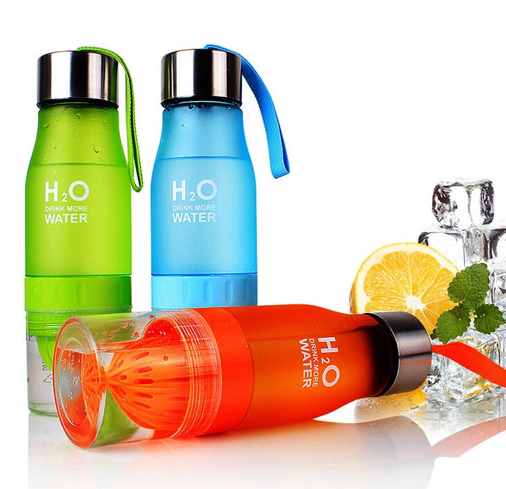AquaLuxe Elite Hydratatie Fles | Stijlvolle 650ML plastic fles ontworpen om je verfrist te houden met elke slok water of sap.