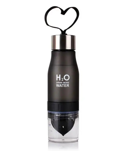 AquaLuxe Elite Hydratatie Fles | Stijlvolle 650ML plastic fles ontworpen om je verfrist te houden met elke slok water of sap.