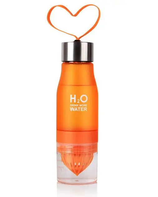 AquaLuxe Elite Hydratatie Fles | Stijlvolle 650ML plastic fles ontworpen om je verfrist te houden met elke slok water of sap.