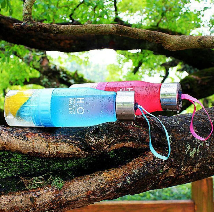 AquaLuxe Elite Hydratatie Fles | Stijlvolle 650ML plastic fles ontworpen om je verfrist te houden met elke slok water of sap.
