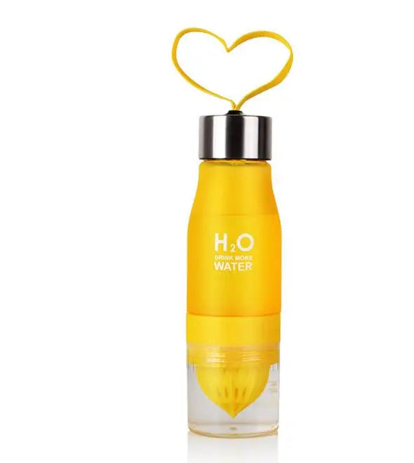 AquaLuxe Elite Hydratatie Fles | Stijlvolle 650ML plastic fles ontworpen om je verfrist te houden met elke slok water of sap.