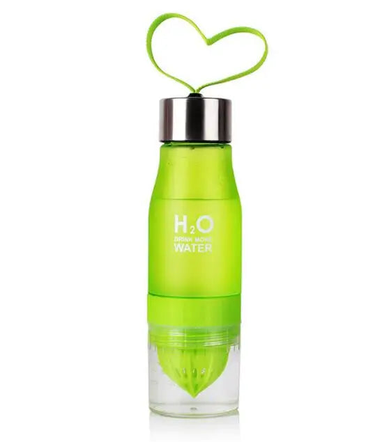 AquaLuxe Elite Hydratatie Fles | Stijlvolle 650ML plastic fles ontworpen om je verfrist te houden met elke slok water of sap.