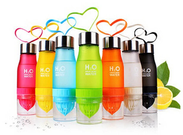 AquaLuxe Elite Hydratatie Fles | Stijlvolle 650ML plastic fles ontworpen om je verfrist te houden met elke slok water of sap.