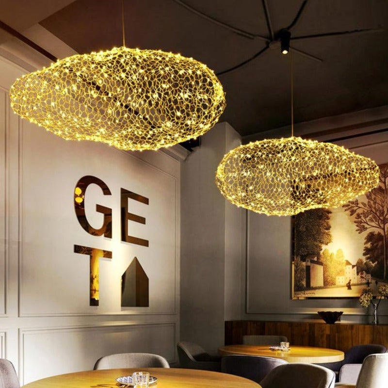 Celestra Cloud Lamp In IJzeren Art Deco Afwerking Met Sterachtige LED Dots