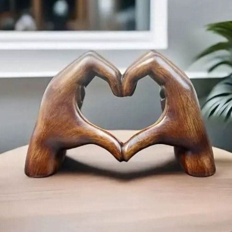 LoveSculpt Hout – Handgemaakte Decoratiefiguur van Hout voor een Liefdevol Thuis