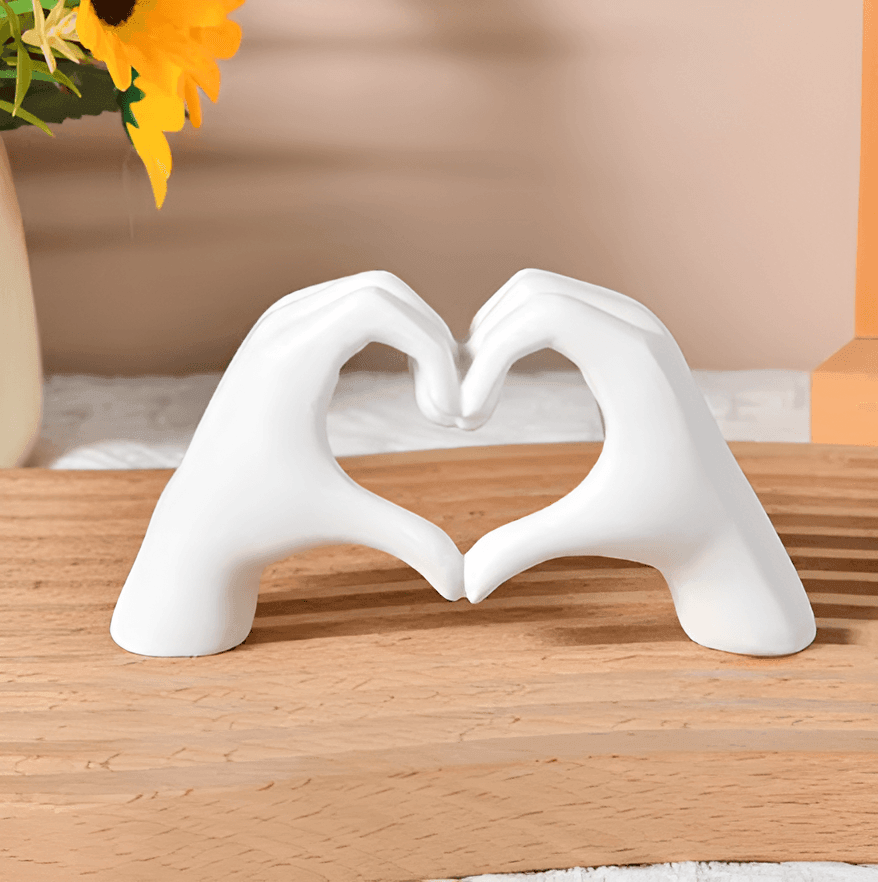LoveSculpt Hout – Handgemaakte Decoratiefiguur van Hout voor een Liefdevol Thuis