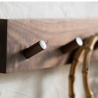 Minimalistische Houten Kapstok met Zen Ontwerp en Handgemaakte Natuurlijke Uiterlijk
