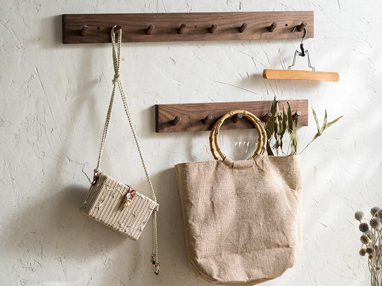 Minimalistische Houten Kapstok met Zen Ontwerp en Handgemaakte Natuurlijke Uiterlijk