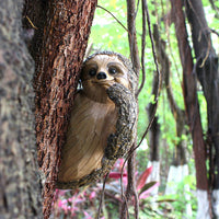 TreeBuddy - Knuffelende luiaard figuur voor buiten decoraties