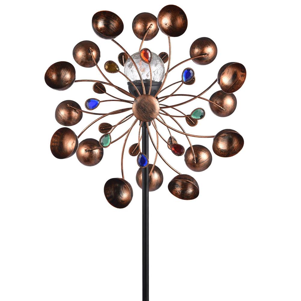 Zonne-energie aangedreven windspinner in glazen bol