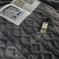 Dubbelzijdige Knuffelige Fleece Deken voor Nachtelijke Warmte met Stijl