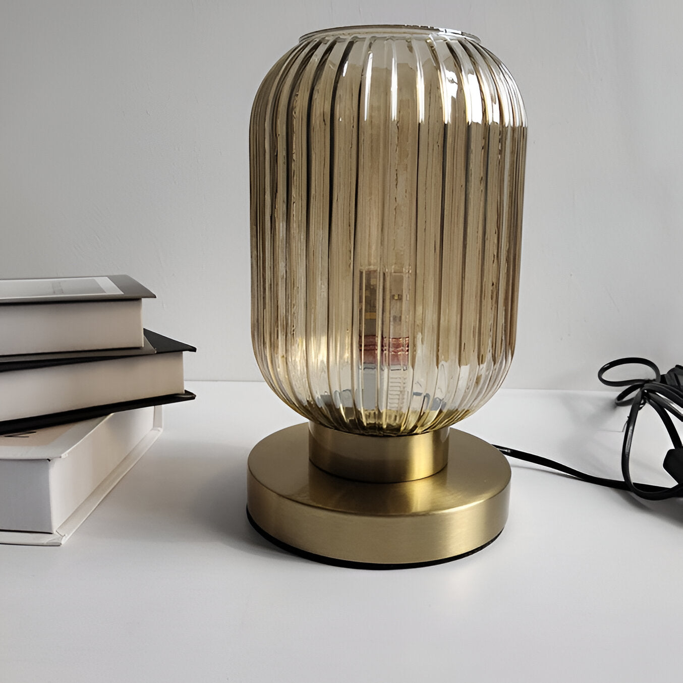 Oriantha - Noordse Tafellamp met Geribbeld Glas